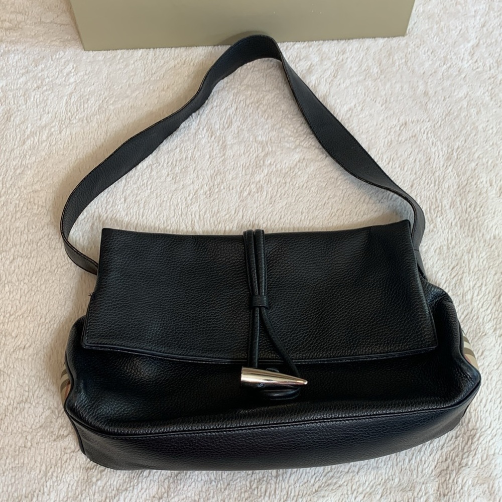 Vintage Burberry Pebbled Leather Horn Toggle Shoulder Bag in Black - Picture 5 of 16